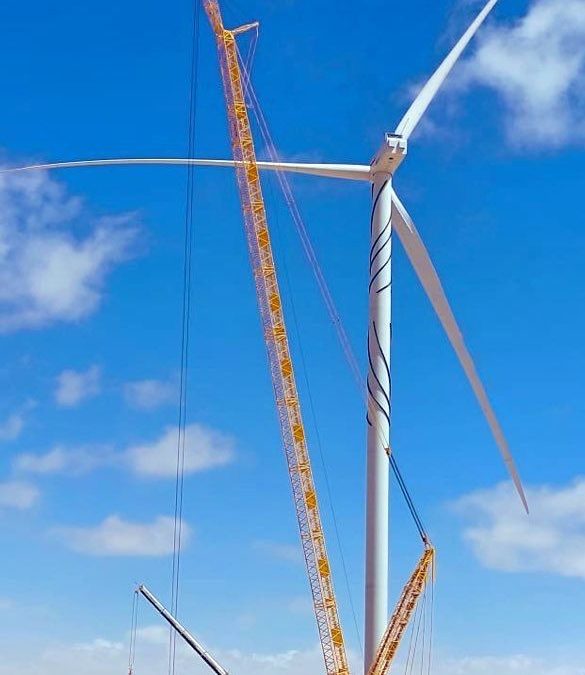 Première turbine installée dans le parc éolien d’Aftissat.